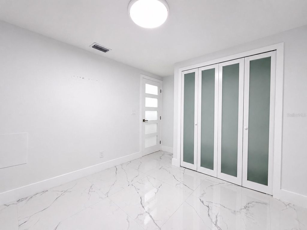 Image 11 of property listing at 15810 SEA OATS PLACE, Tampa, FL 33624
