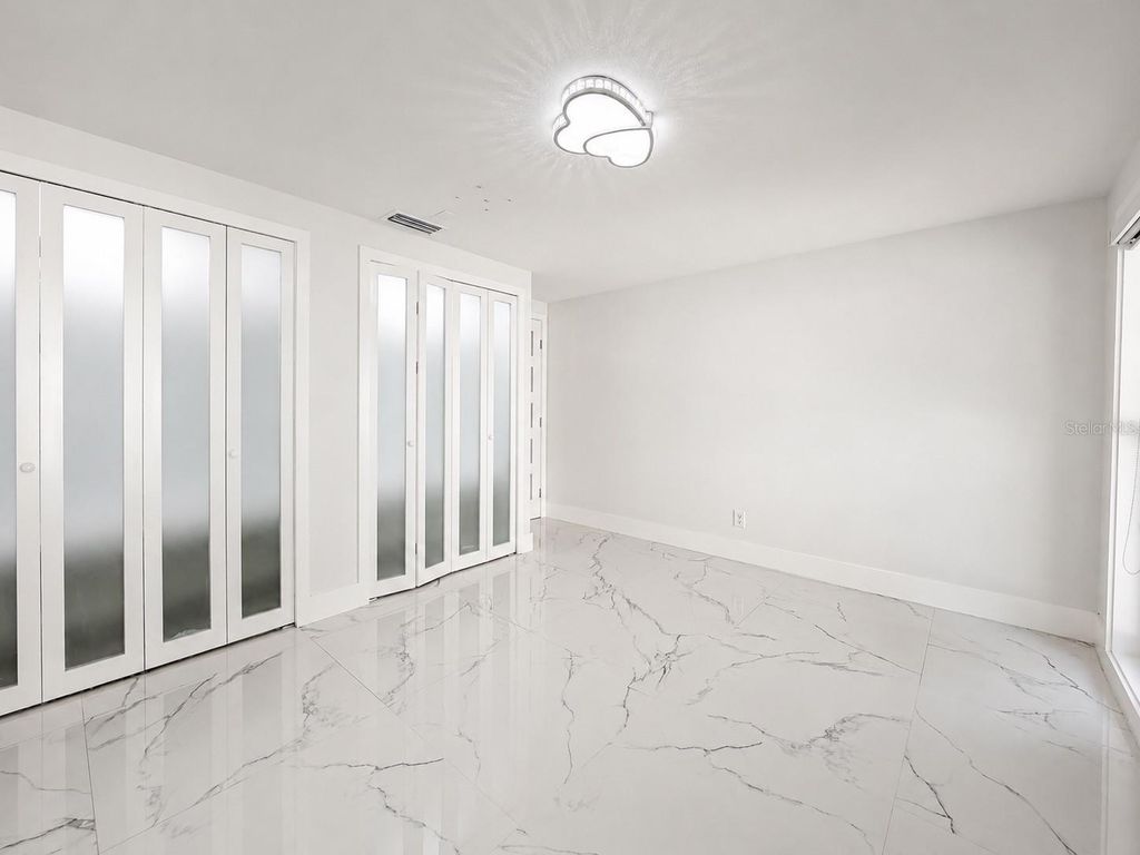 Image 12 of property listing at 15810 SEA OATS PLACE, Tampa, FL 33624