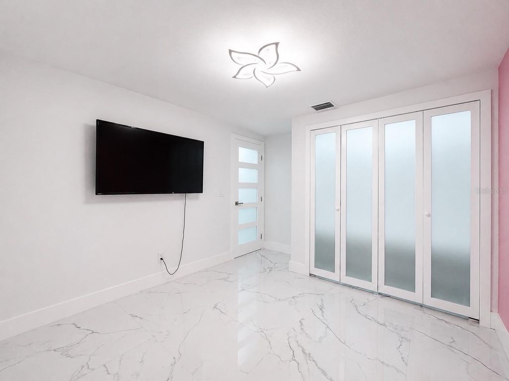 Image 25 of property listing at 15810 SEA OATS PLACE, Tampa, FL 33624