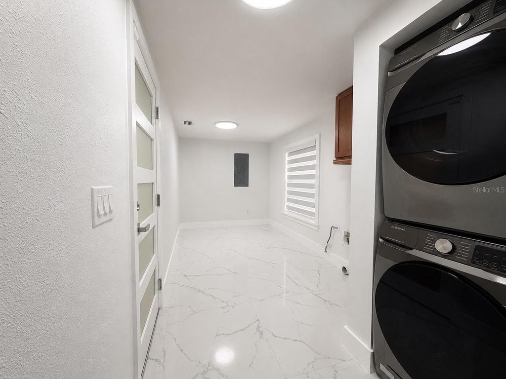 Image 26 of property listing at 15810 SEA OATS PLACE, Tampa, FL 33624