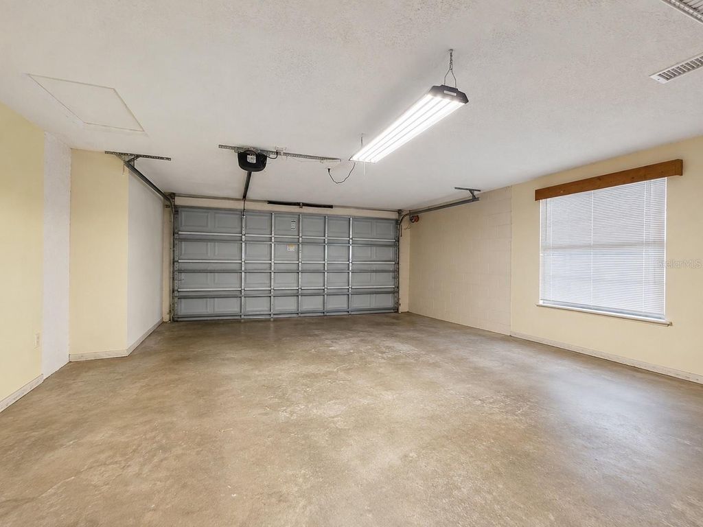 Image 28 of property listing at 15810 SEA OATS PLACE, Tampa, FL 33624