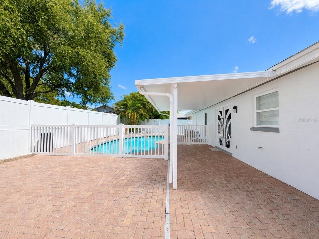 Image 30 of property listing at 15810 SEA OATS PLACE, Tampa, FL 33624