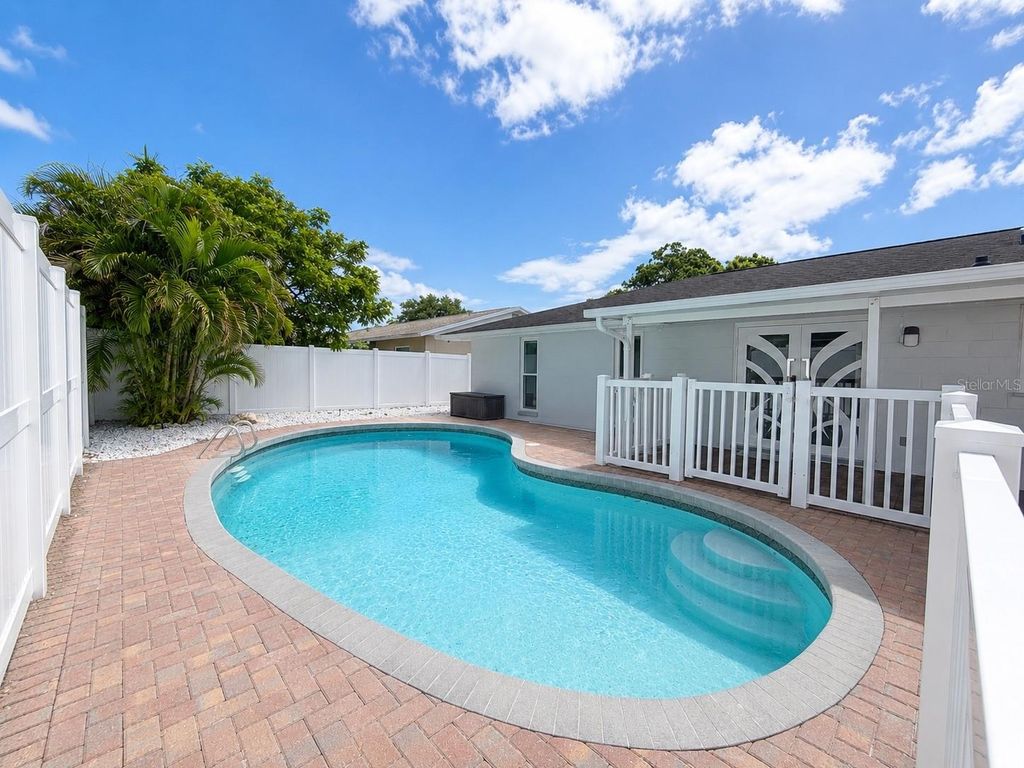 Image 31 of property listing at 15810 SEA OATS PLACE, Tampa, FL 33624