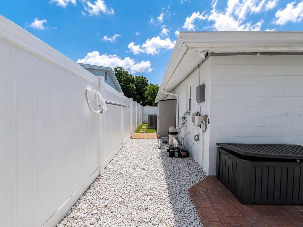 Image 33 of property listing at 15810 SEA OATS PLACE, Tampa, FL 33624
