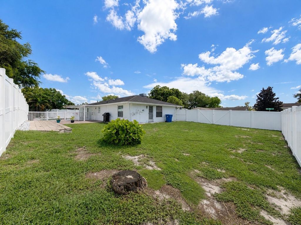 Image 34 of property listing at 15810 SEA OATS PLACE, Tampa, FL 33624