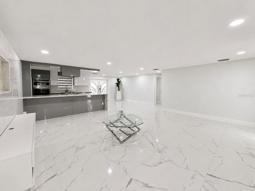 Image 5 of property listing at 15810 SEA OATS PLACE, Tampa, FL 33624