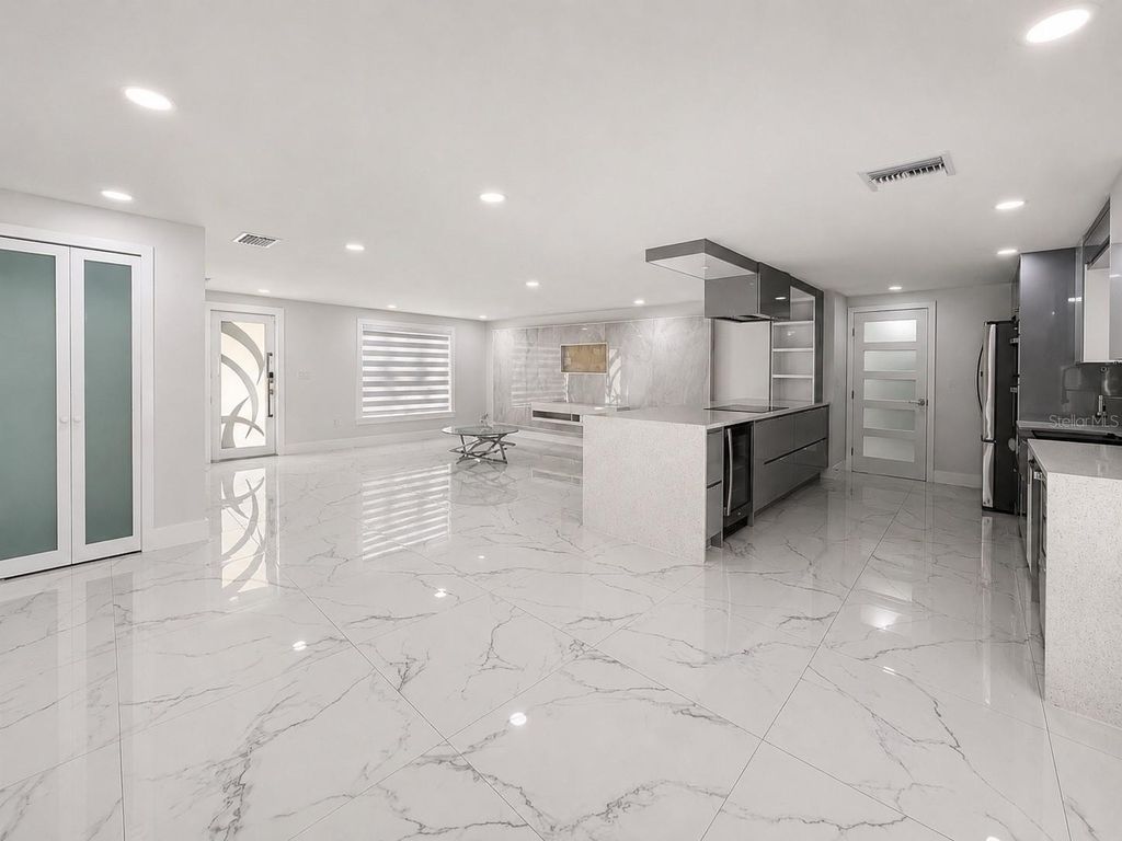Image 6 of property listing at 15810 SEA OATS PLACE, Tampa, FL 33624