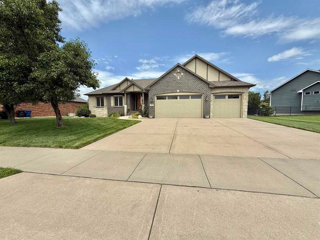 3005 N Stone Lake Dr, Augusta, KS 67010