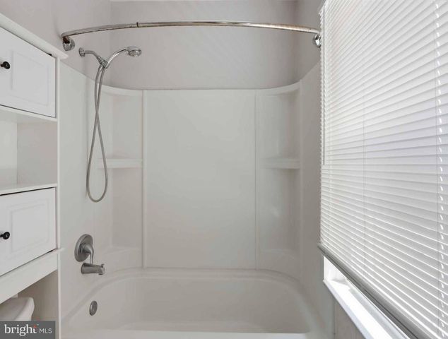 827 N HOWARD ST, Baltimore, MD 21201