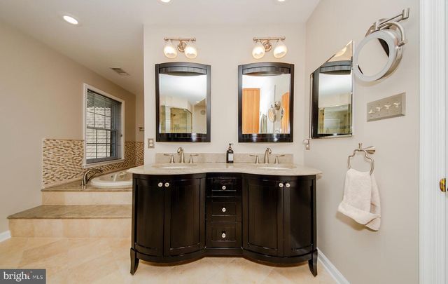 6200 HOMESPUN LN, Falls Church, VA 22044