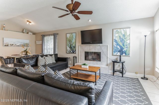 1045 17TH Street N, Jacksonville Beach, FL 32250