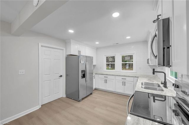 12050 Greenbrier LN, Smithfield, VA 23430