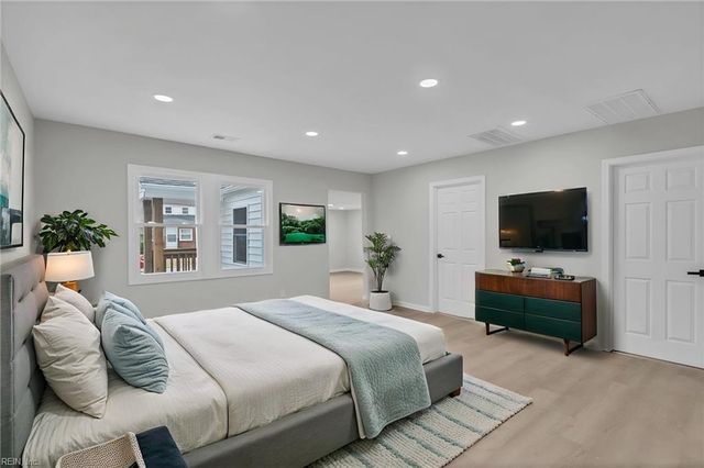 12050 Greenbrier LN, Smithfield, VA 23430