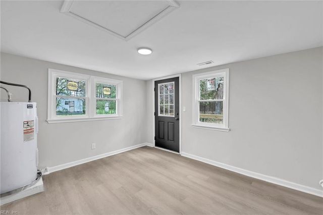 12050 Greenbrier LN, Smithfield, VA 23430