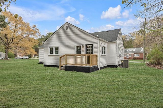 12050 Greenbrier LN, Smithfield, VA 23430