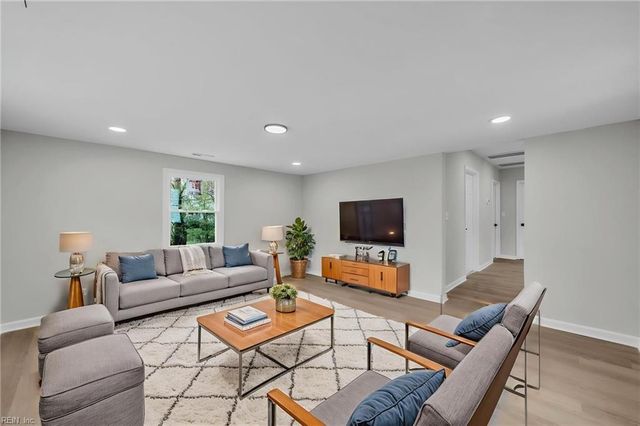 12050 Greenbrier LN, Smithfield, VA 23430