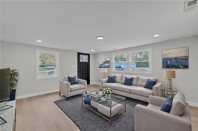 12050 Greenbrier LN, Smithfield, VA 23430