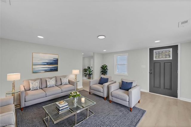 12050 Greenbrier LN, Smithfield, VA 23430