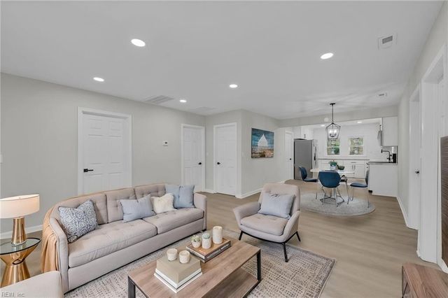 12050 Greenbrier LN, Smithfield, VA 23430