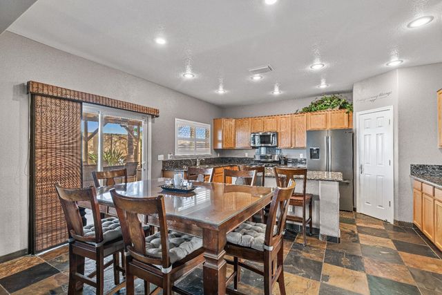 7009 Finale Ln, Hughson, CA 95326