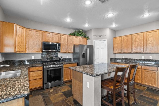 7009 Finale Ln, Hughson, CA 95326