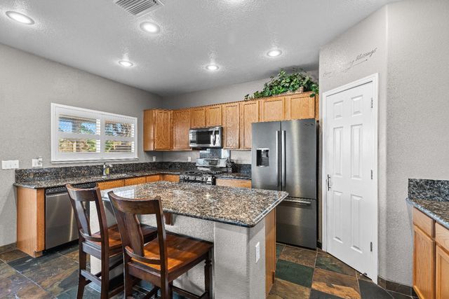 7009 Finale Ln, Hughson, CA 95326