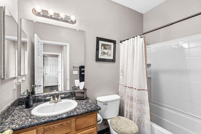 7009 Finale Ln, Hughson, CA 95326