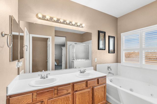 7009 Finale Ln, Hughson, CA 95326