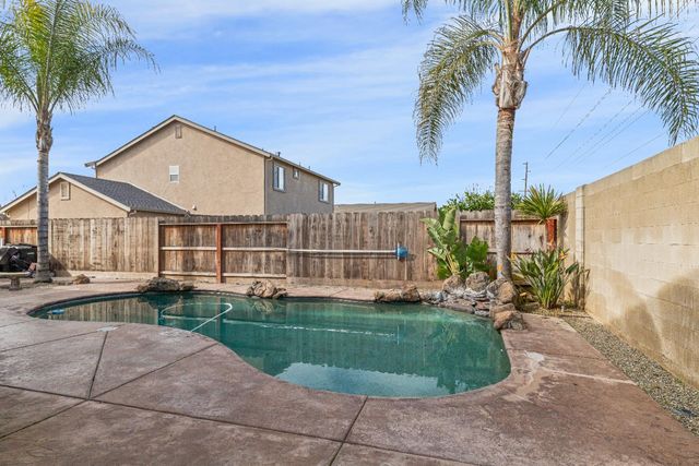 7009 Finale Ln, Hughson, CA 95326