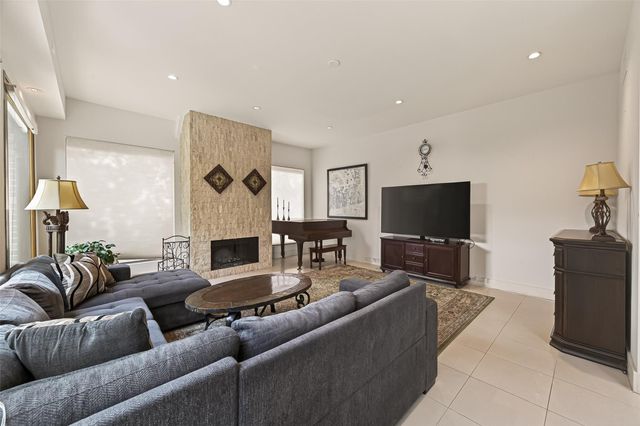 1526 Potomac Drive, Houston, TX 77057