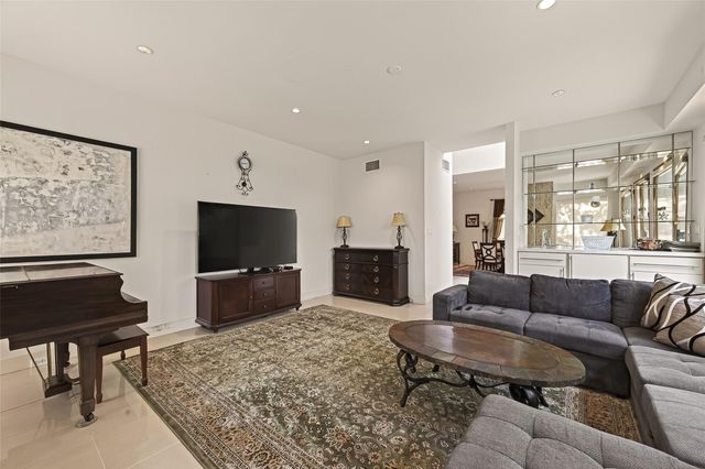 1526 Potomac Drive, Houston, TX 77057