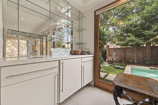 1526 Potomac Drive, Houston, TX 77057