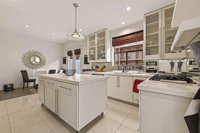 1526 Potomac Drive, Houston, TX 77057