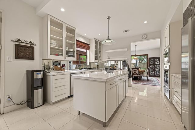 1526 Potomac Drive, Houston, TX 77057