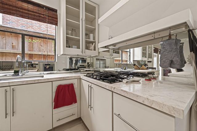 1526 Potomac Drive, Houston, TX 77057