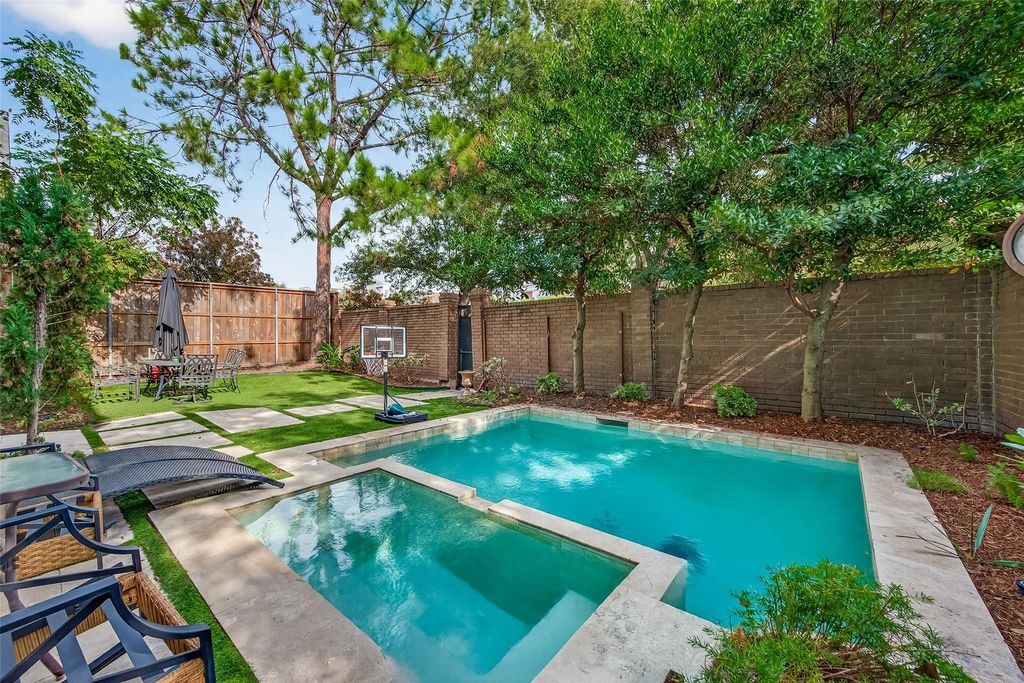 1526 Potomac Drive, Houston, TX 77057