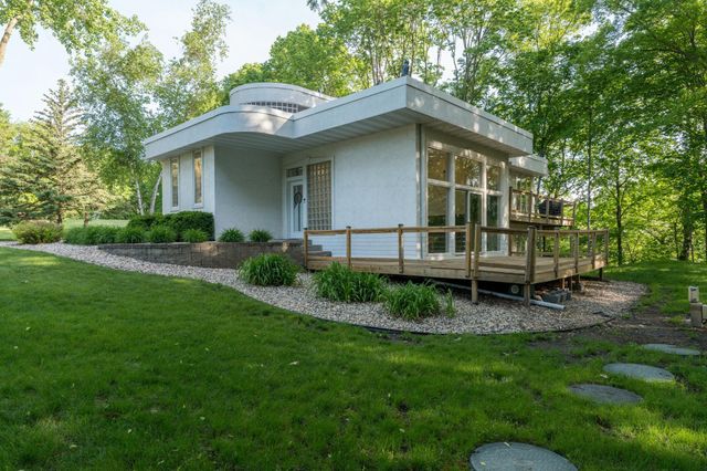 317 Meadow Woods Drive, Mankato, MN 56001