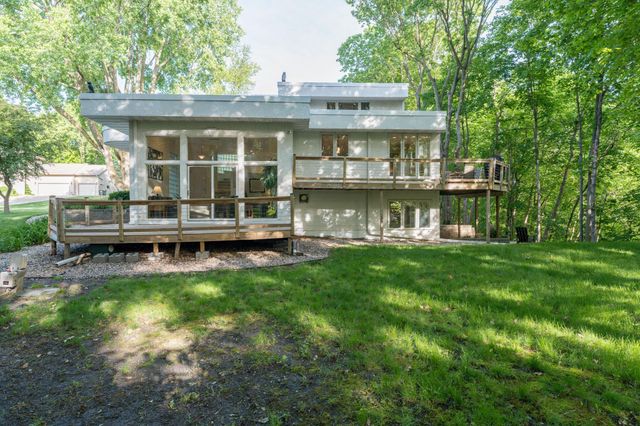 317 Meadow Woods Drive, Mankato, MN 56001