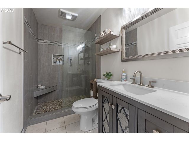 2102 BLOYD St, Kelso, WA 98626