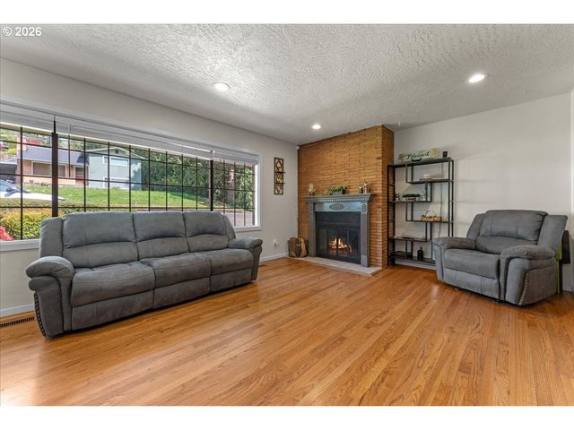 2102 BLOYD St, Kelso, WA 98626