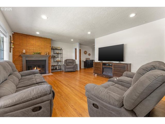 2102 BLOYD St, Kelso, WA 98626