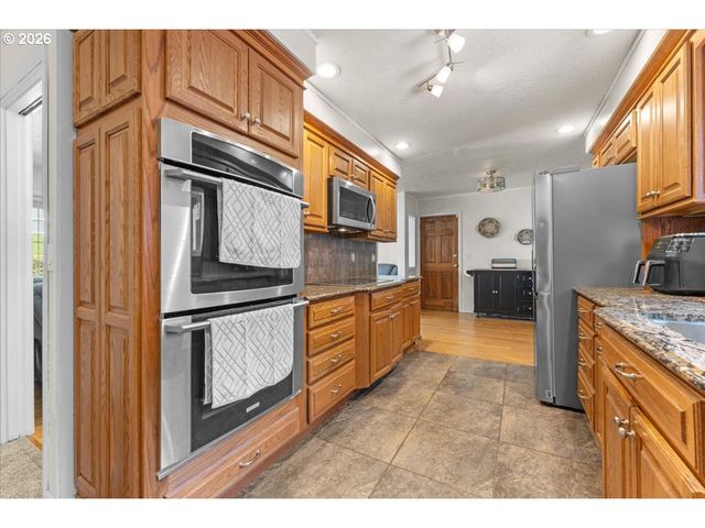 2102 BLOYD St, Kelso, WA 98626