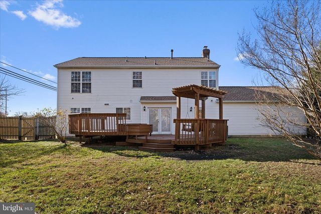 2300 COMMUNITY DR, Waldorf, MD 20601