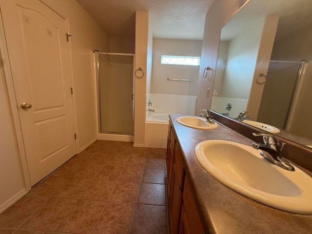 9228 Bluewood Lane NE, Albuquerque, NM 87122