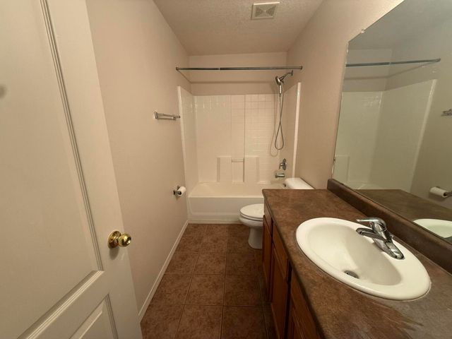 9228 Bluewood Lane NE, Albuquerque, NM 87122