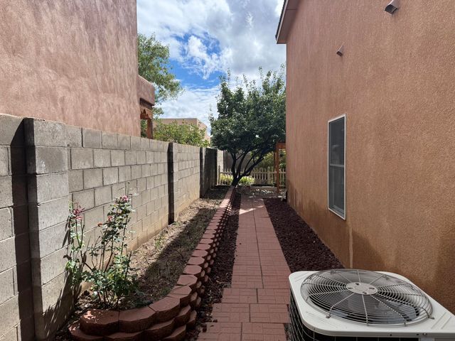 9228 Bluewood Lane NE, Albuquerque, NM 87122