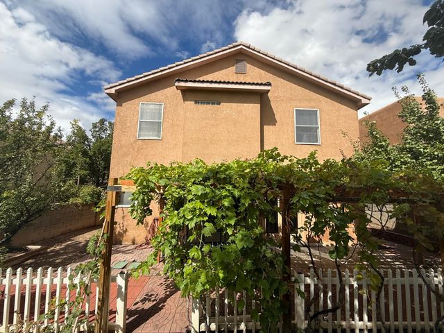 9228 Bluewood Lane NE, Albuquerque, NM 87122