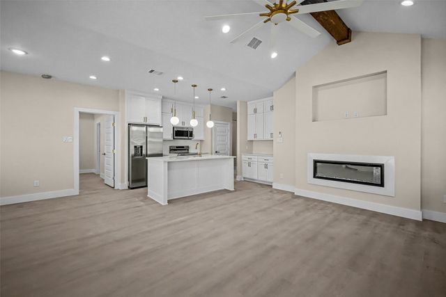 2201 Comet Trail, Granbury, TX 76048