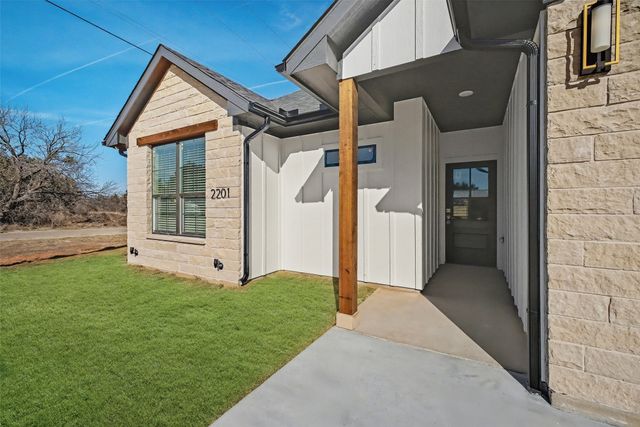 2201 Comet Trail, Granbury, TX 76048
