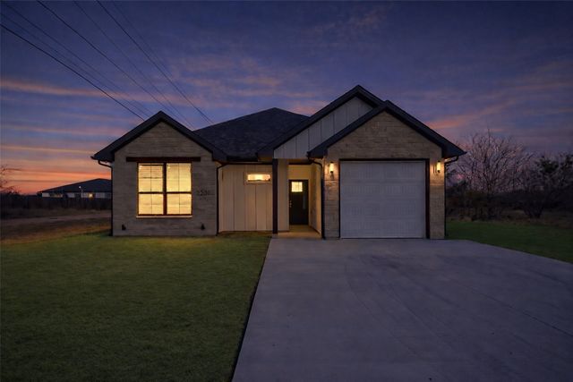 2201 Comet Trail, Granbury, TX 76048